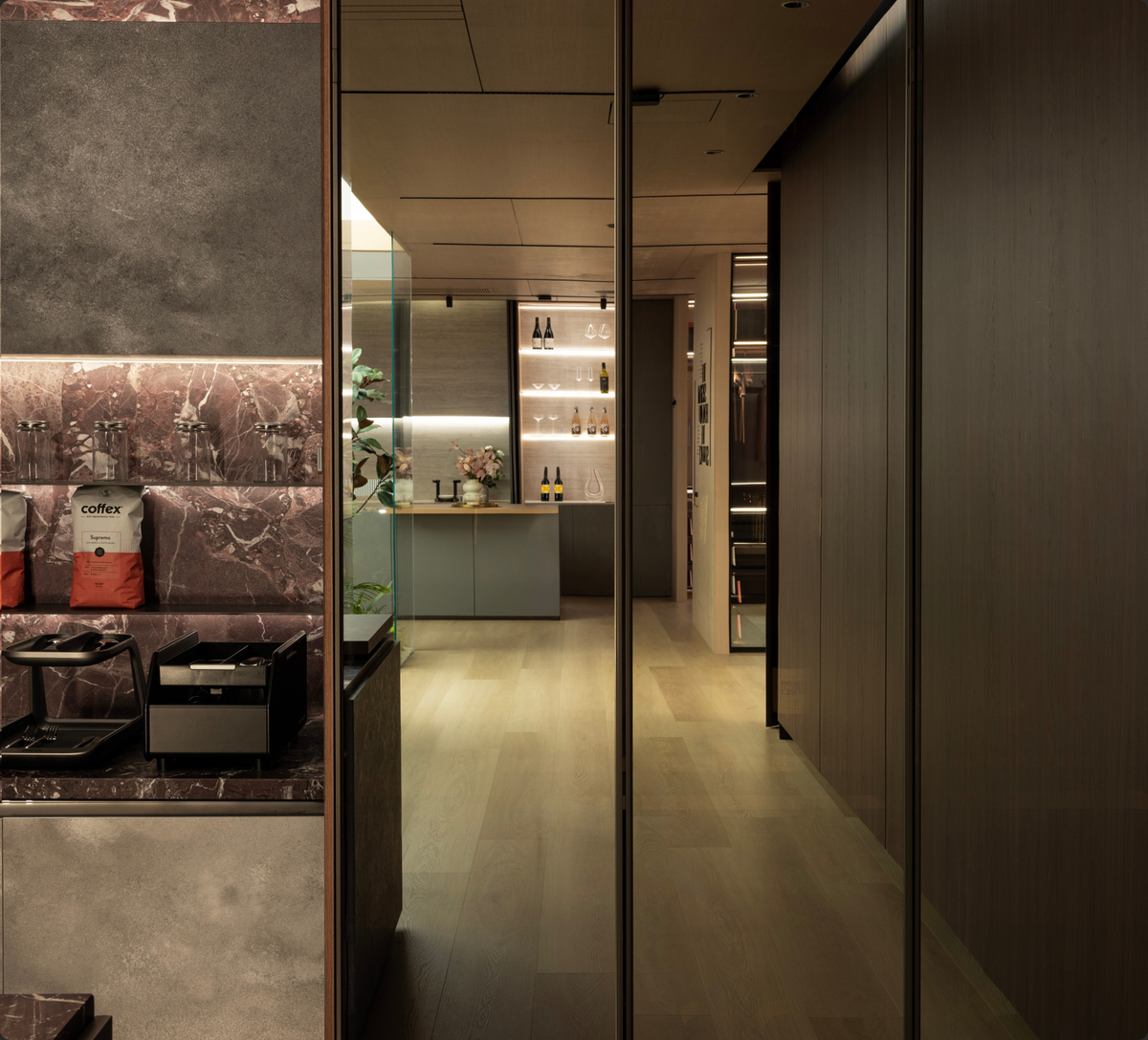 AeroAxis reflective glass with lighting off