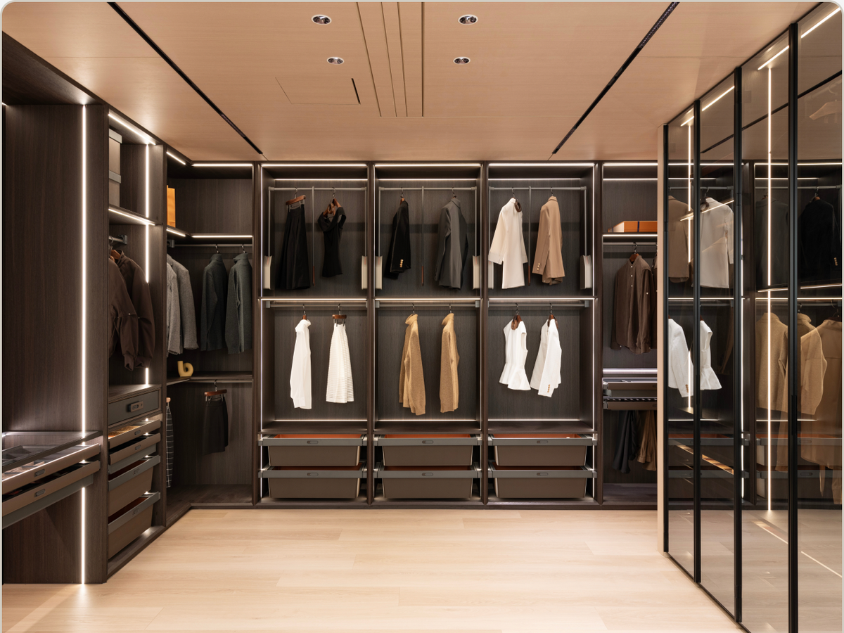 Noir Wardrobe